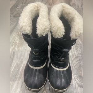 Boys Sorel snow boots sz2